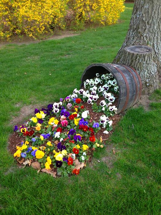 Spilled flower wine barrel planter #diy #winebarrel #flowerplanter #repurpose #decorhomeideas