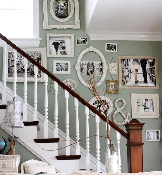 Staircase decoration with empty frames #staircase #stairs #stairway #stairsdecoration #homedecor #decorhomeideas