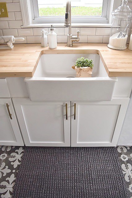 Under mount kitchen apron sink #sink #apronsink #kitchen #kitchensink #decorhomeideas