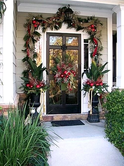 Warm area Christmas front porch decoration #Christmasdecoration #Christmas #frontporch #porch #decoration #decorhomeideas