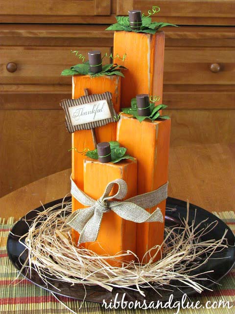 Wood block pumpkin fall centerpiece #fallcenterpiece #falldecor #diy #falldecoration #thanksgiving #decorhomeideas