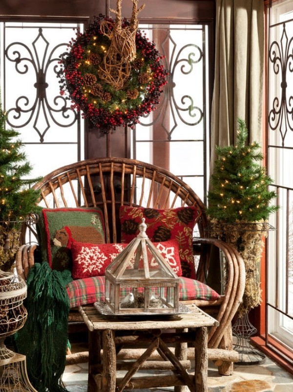 Cozy porch for Christmas #Christmasdecoration #Christmas #frontporch #porch #decoration #decorhomeideas