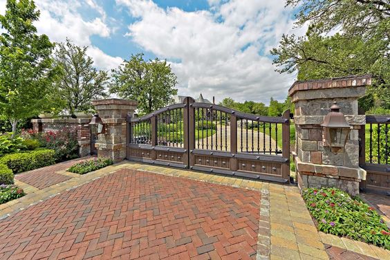 Arch driveway gate #drivewaygate #driveway #gate #decorhomeideas