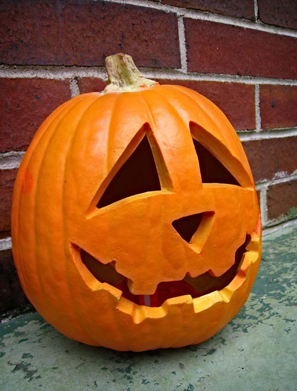 Classic Jack O Lantern #pumpkin #carving #halloween #falldecor #decorhomeideas