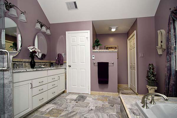 Classic purple master bathroom #purplebathroom #purple #bathroom #lavender #bathroomideas #decorhomeideas