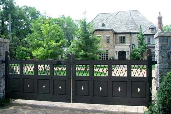 Country house driveway gate #drivewaygate #driveway #gate #decorhomeideas