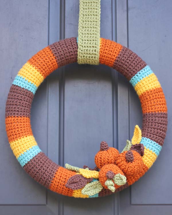 Crocheted Fall Wreath Front Door Decoration #falldecor #fallfrontdoor #frontdoor #decorhomeideas