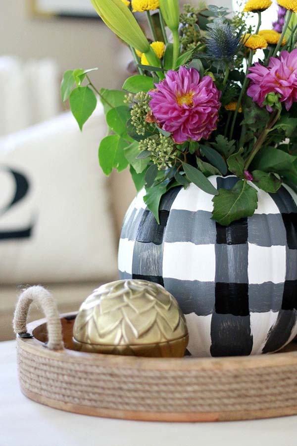 DIY Plaid Pumpkin #pumpkin #carving #halloween #falldecor #decorhomeideas