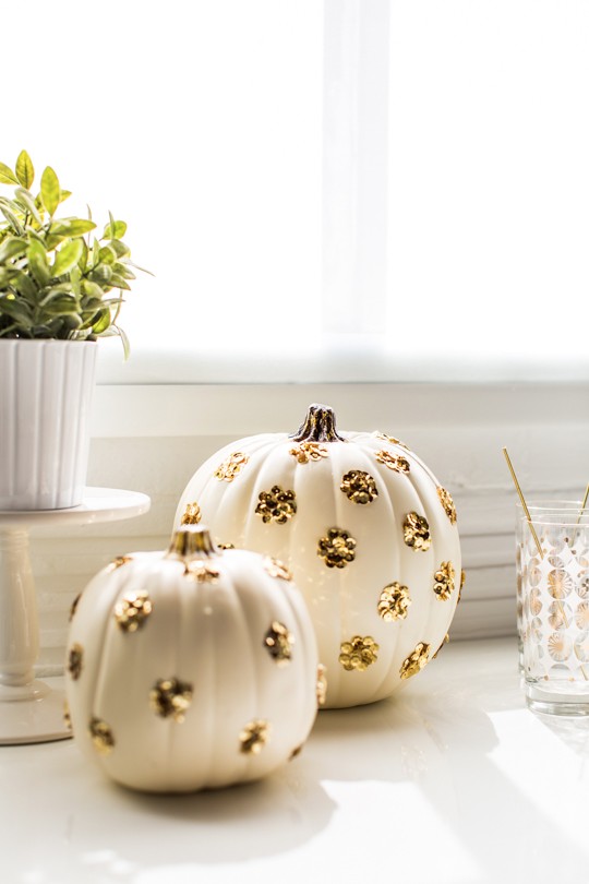 DIY Polka Dot Pumpkin #pumpkin #falldecor #nocarve #homedecor #decorhomeideas