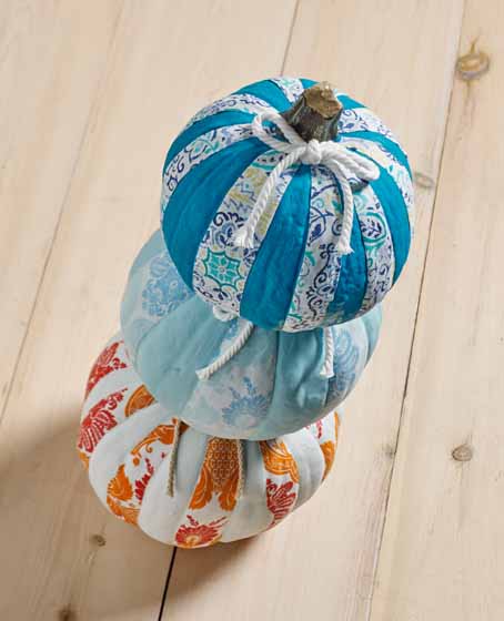 DIY Pumpkins With Fabrics #pumpkin #falldecor #nocarve #homedecor #decorhomeideas