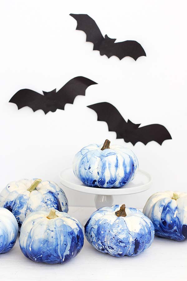 DIY Marbled Indigo Pumpkins #pumpkin #falldecor #nocarve #homedecor #decorhomeideas