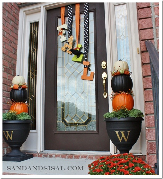 Fall front door decorations hanging letters #falldecor #fallfrontdoor #frontdoor #decorhomeideas