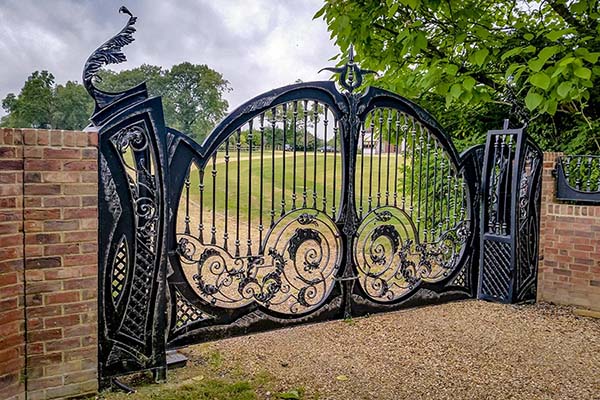 Metal ornaments driveway gate #drivewaygate #driveway #gate #decorhomeideas