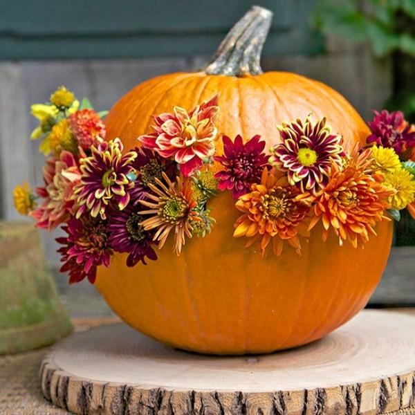 Pumpkin Arranged With Flowers Fall Centerpiece #pumpkindecor #centerpiece #falldecor #decorhomeideas