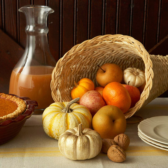 Pumpkins and fruits fall centerpiece #pumpkindecor #centerpiece #falldecor #decorhomeideas