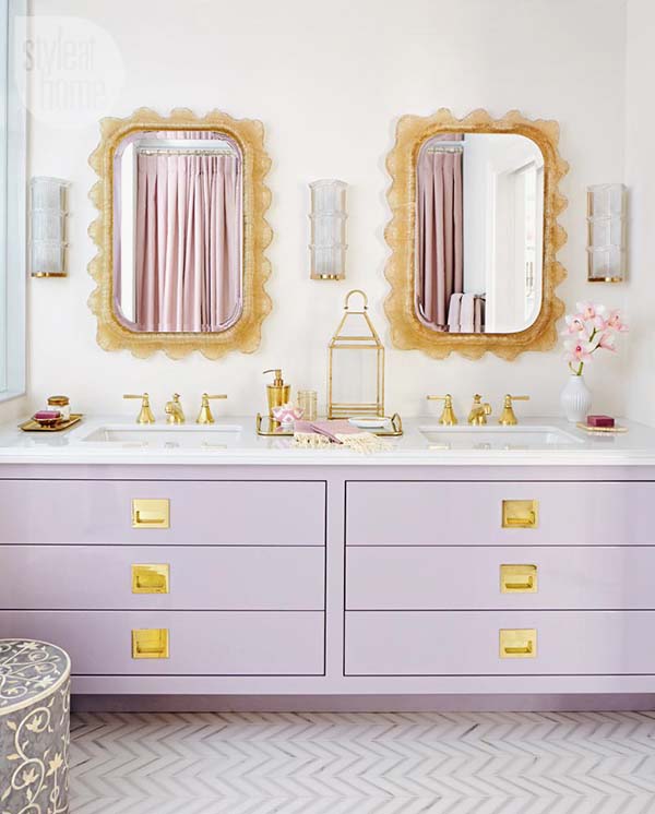 Purple bathroom with a touch of gold #purplebathroom #purple #bathroom #lavender #bathroomideas #decorhomeideas