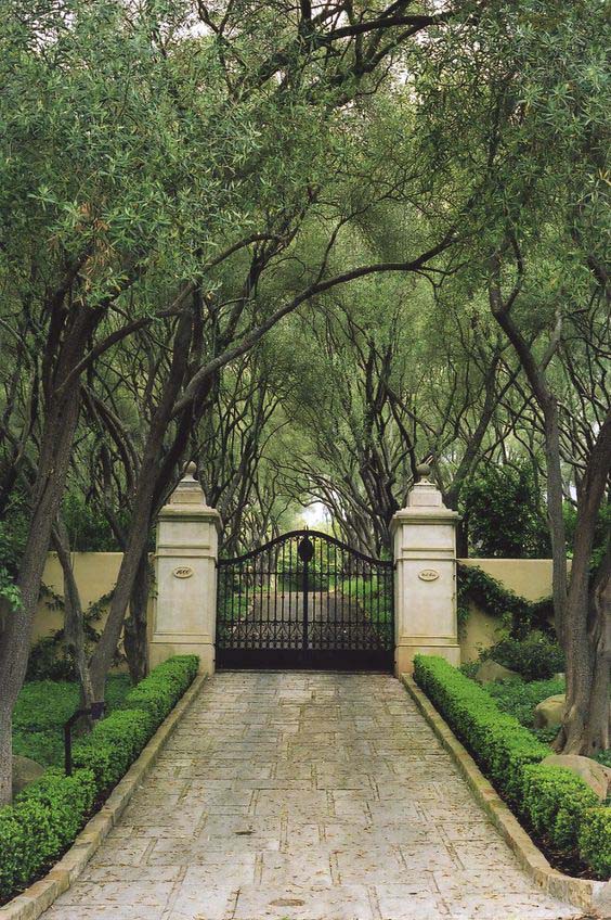 Rustic driveway gate #drivewaygate #driveway #gate #decorhomeideas