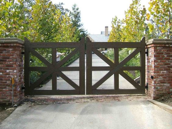 Square driveway gate #drivewaygate #driveway #gate #decorhomeideas