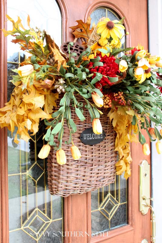 Welcome Basket Fall Front Door Decoration #falldecor #fallfrontdoor #frontdoor #decorhomeideas