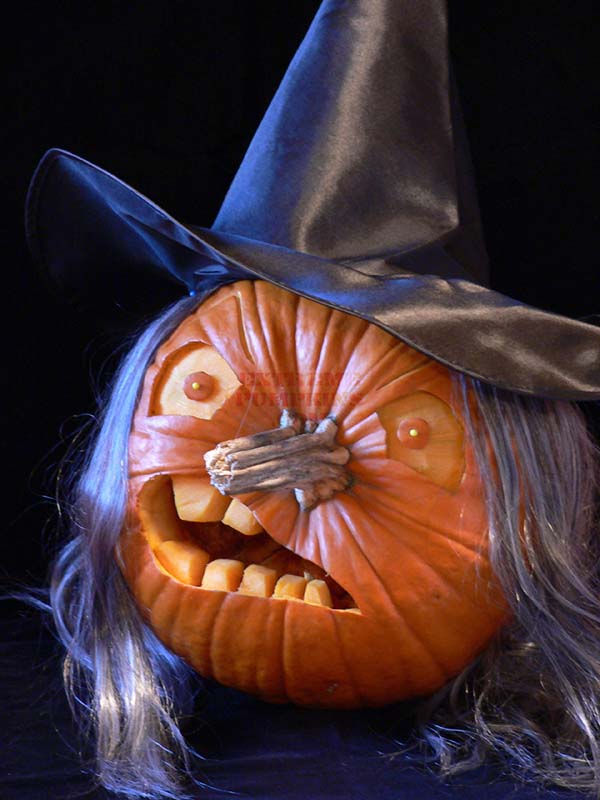 Witch Pumpkin Carving Idea #pumpkin #carving #halloween #falldecor #decorhomeideas