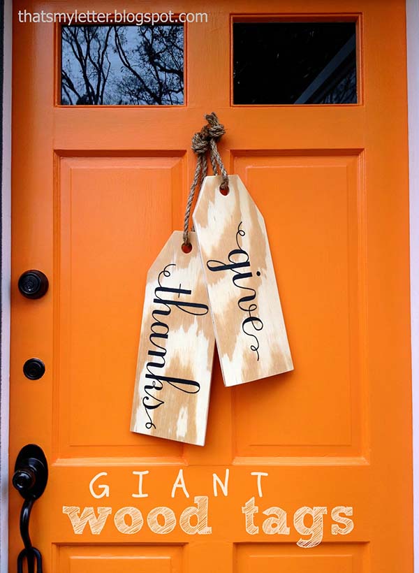 Wood Tags Fall Front Door Decorations #falldecor #fallfrontdoor #frontdoor #decorhomeideas