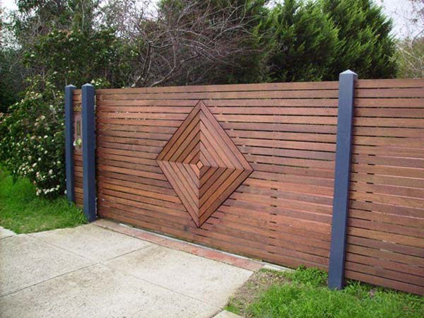 Wooden boards driveway gate #drivewaygate #driveway #gate #decorhomeideas