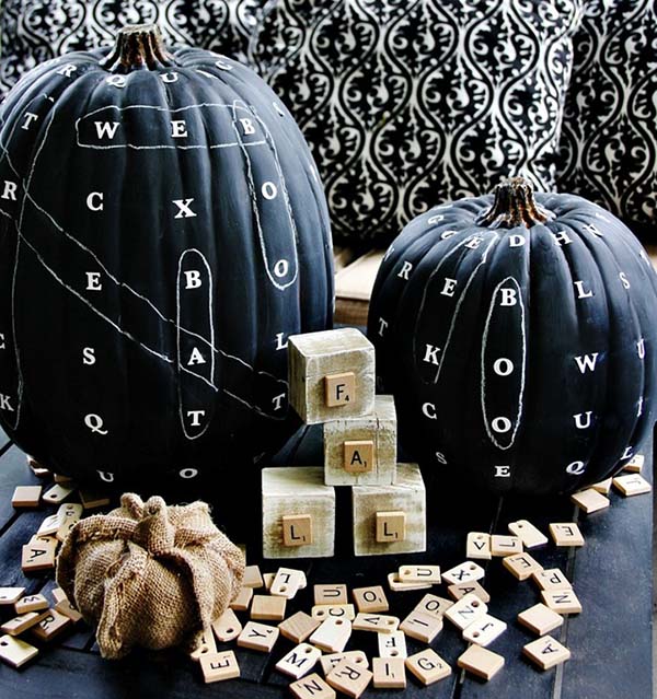 Word find chalkboard pumpkin #pumpkin #falldecor #nocarve #homedecor #decorhomeideas