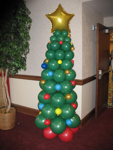 Balloon Chrıstmas Tree #Chrıstmas #Chrıstmastree #homemade #DIY #Chrıstmasdecor #decorhomeideas
