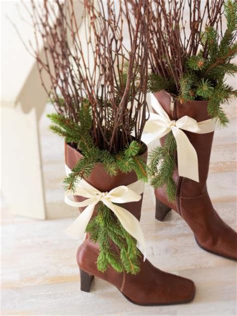 Bedeck worn out boots #Christmas #Christmasdecor #nature #natural #natureinspired #decorhomeideas