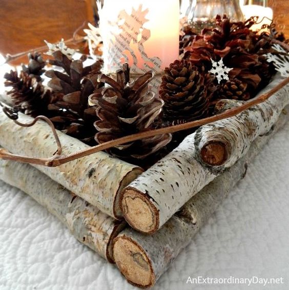 Birch and pinecones Christmas centerpiece #Christmas #centerpieces #Christmasdecor #decorhomeideas