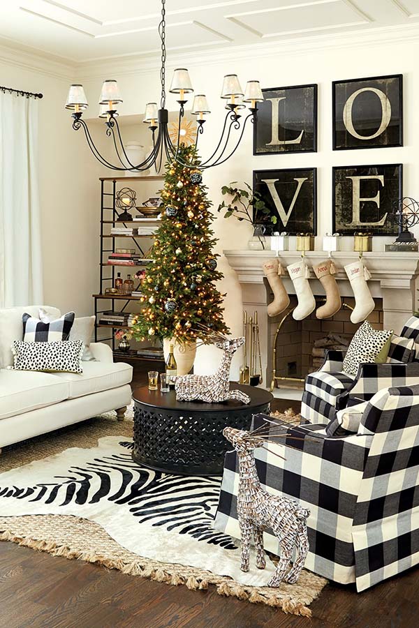 Black and White Rustic Christmas Decor #farmhouse #Christmas #Christmasdecor #farmhousedecor #decorhomeideas