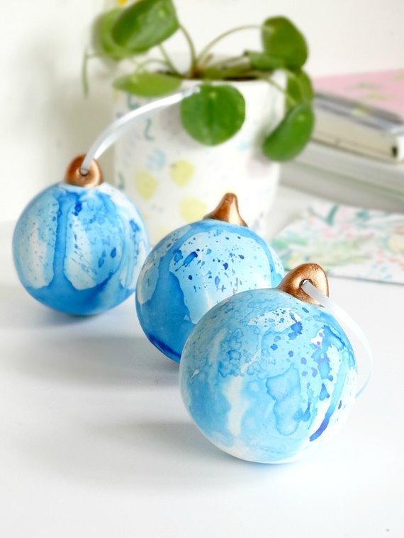 Blue Water Paint Christmas Ornament #Christmas #Christmasdecor #blue #silver #turquoise #decorhomeideas