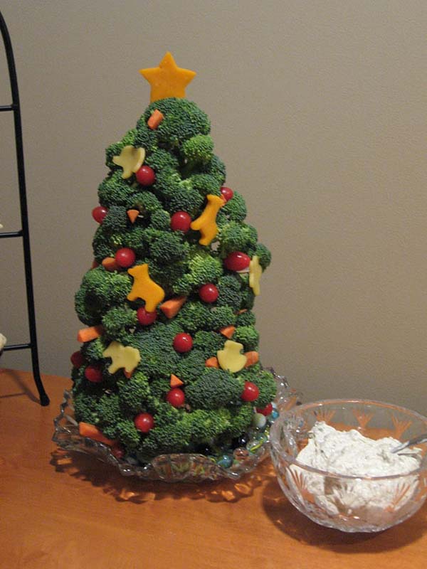 Broccoli Salad Christmas Tree #Christmas #Christmastree #homemade #DIY #Christmasdecor #decorhomeideas