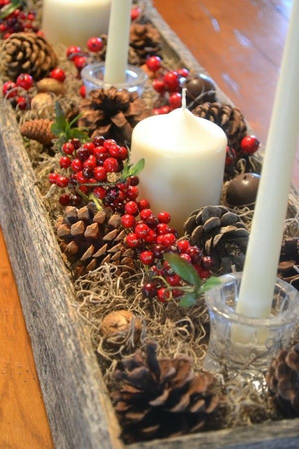 Candles and Berries Centerpiece #Christmas #centerpieces #Christmasdecor #decorhomeideas