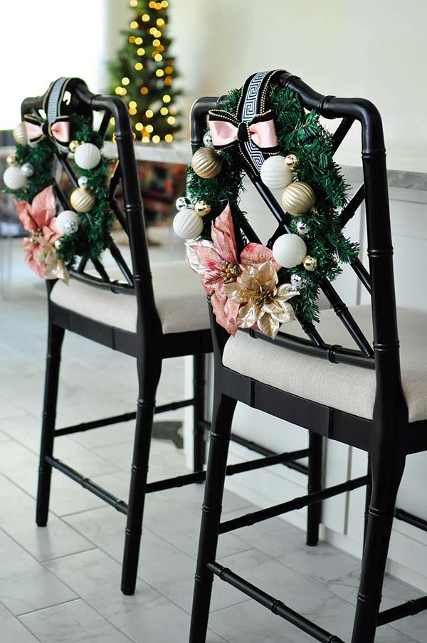 Chair Christmas Decor Wreath Rose Gold #rosegold #Christmas #Christmasdecor #rosegolddecor #decorhomeideas