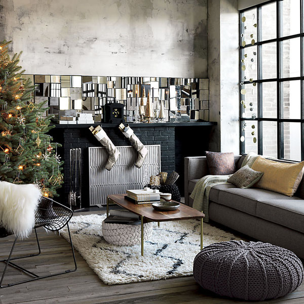 Chic Modern Christmas Decorated Living Room #Christmasdecor #Christmas #livingroom #decorhomeideas