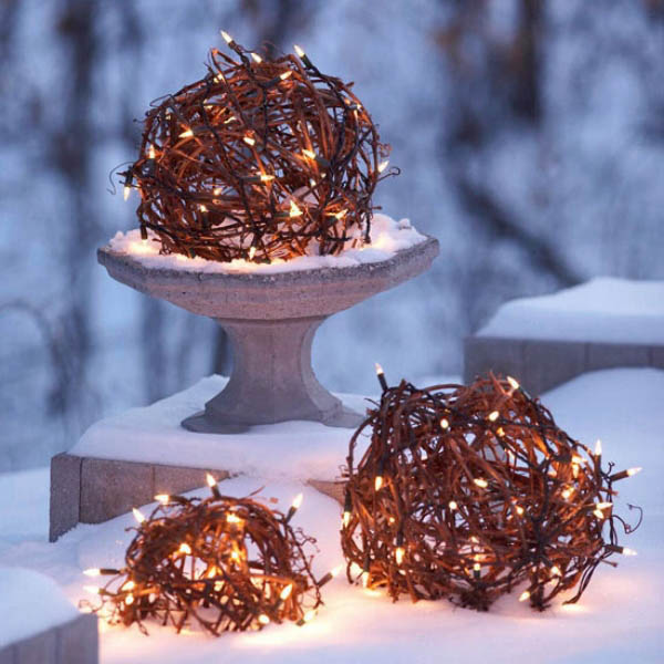 Christmas Light Orbs #Christmasdecor #Christmas #outdoor #decorations #decorhomeideas