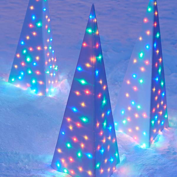 Christmas Lit Pyramids #Christmasdecor #Christmas #outdoor #decorations #decorhomeideas