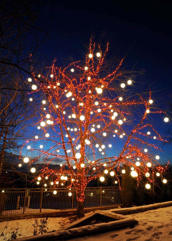 Christmas Lit Tree #Christmasdecor #Christmas #outdoor #decorations #decorhomeideas