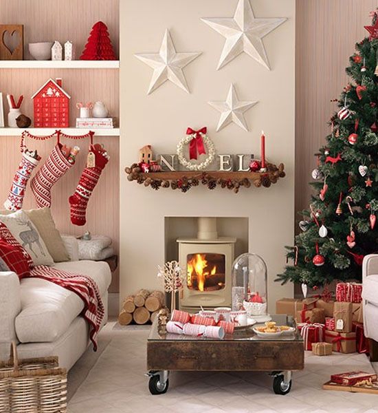 Christmas Living Room With Red Accents #Christmasdecor #Christmas #livingroom #decorhomeideas