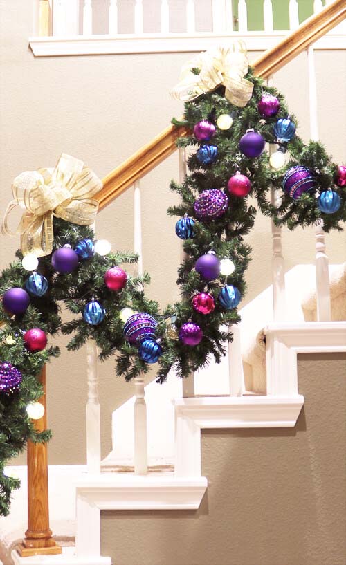 Christmas Staircase Purple Accents #Christmasdecor #purple #Christmas #decorhomeideas