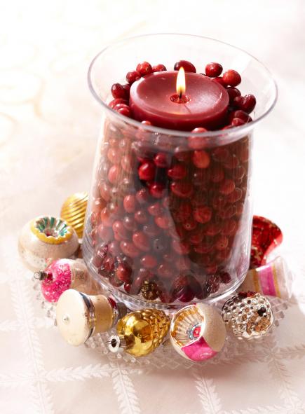 Cranberry glow candle #Christmas #Christmasdecor #nature #natural #natureinspired #decorhomeideas