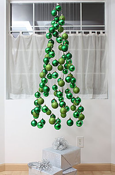 DIY Floating Ornaments Christmas Tree #Christmas #Christmastree #homemade #DIY #Christmasdecor #decorhomeideas