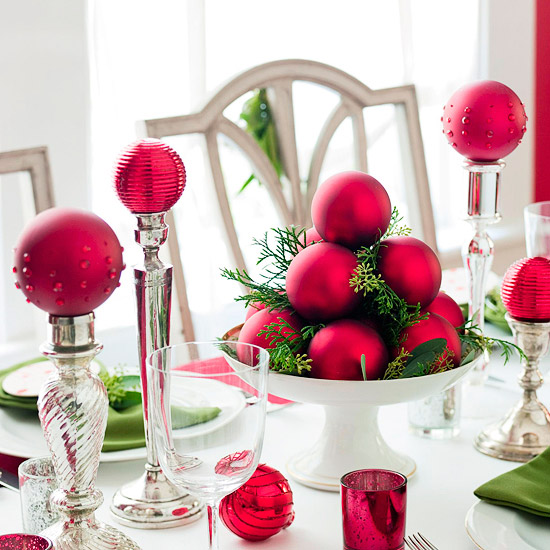 Easy Ornament Centerpiece #Christmasdecor #Christmas #red #reddecor #decorhomeideas