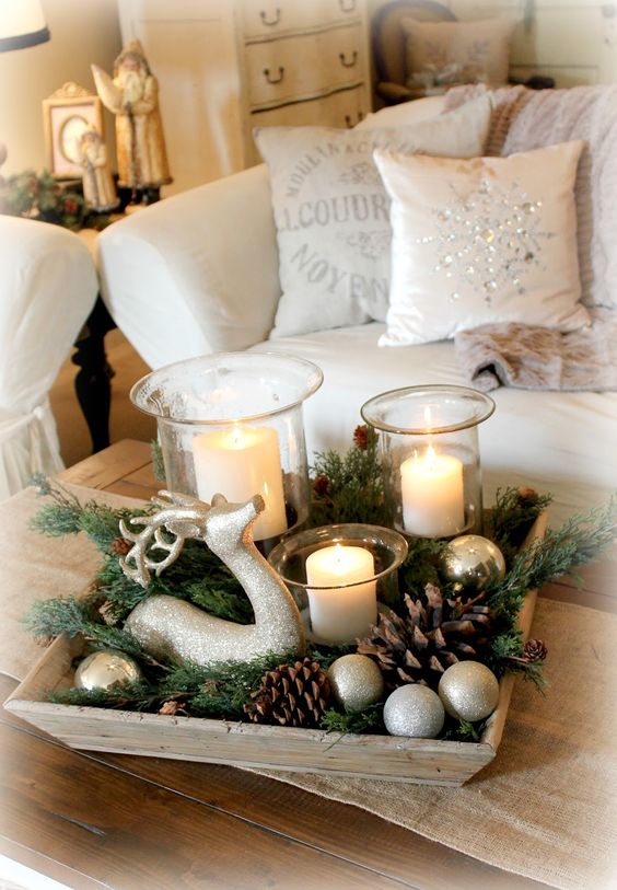 Farmhouse Christmas Centerpiece #Christmas #centerpieces #Christmasdecor #decorhomeideas