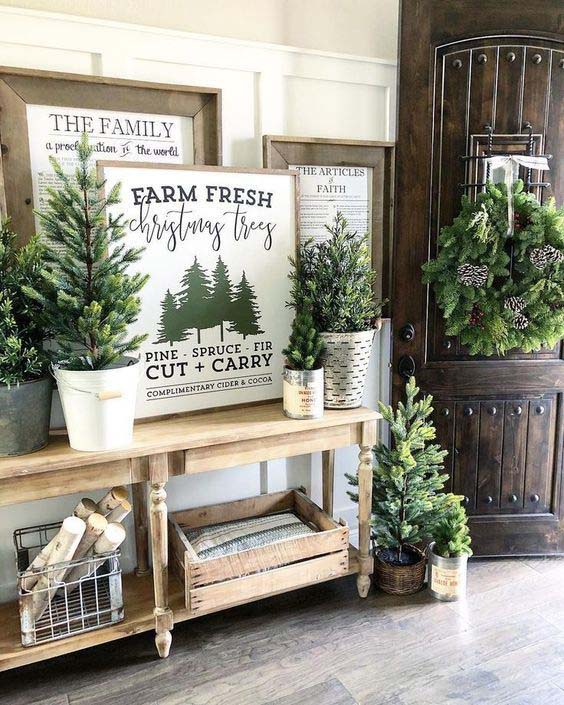 Farmhouse Christmas Decorated Entryway #Christmas #Christmasdecor #entryway #hallway #decorhomeideas