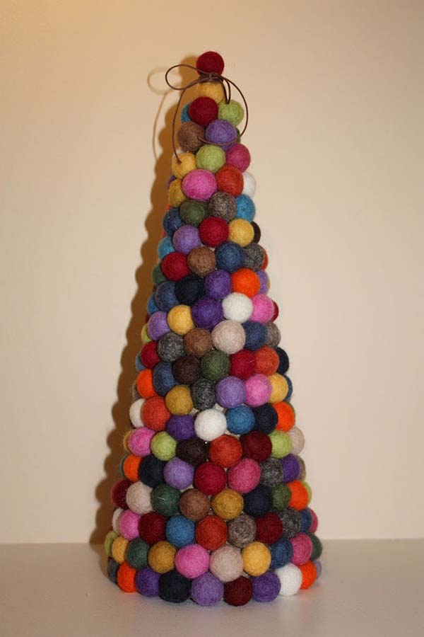 Felt Ball Chrıstmas Tree #Chrıstmas #Chrıstmastree #homemade #DIY #Chrıstmasdecor #decorhomeideas