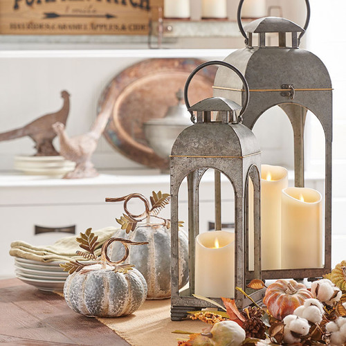 Galvanized metal candle lanterns #rusticbedroom #rustic #bedroom #farmhouse #decorhomeideas