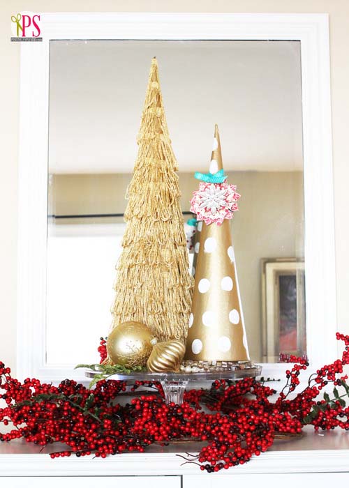 Gold topiary Christmas tree #Christmas #Christmastree #homemade #DIY #Christmasdecor #decorhomeideas