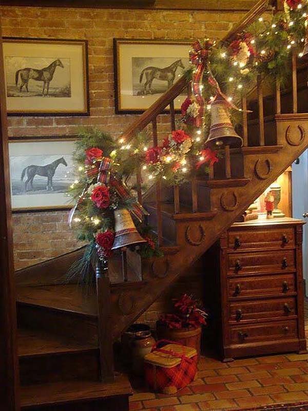 Jingle Bells Stairs Decor #Christmasdecor #staircase #stairs #stairway #Christmas #decorhomeideas